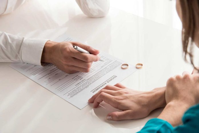 Cat costa divortul la notar?