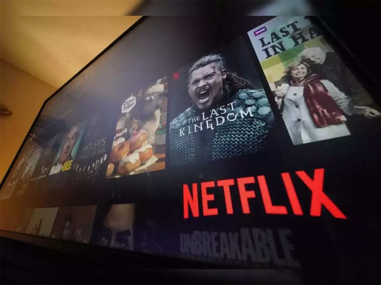 Interfata Netflix 2026 cu poster Wednesday si Narnia