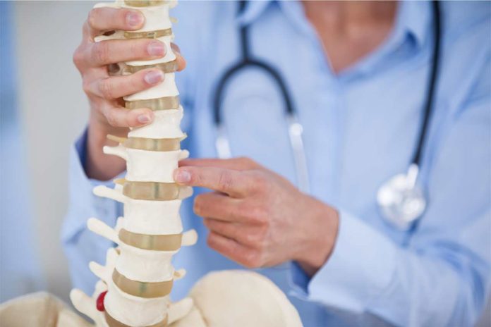 Cum tratezi cifoza și spondiloza cervicală: metode care chiar funcționează