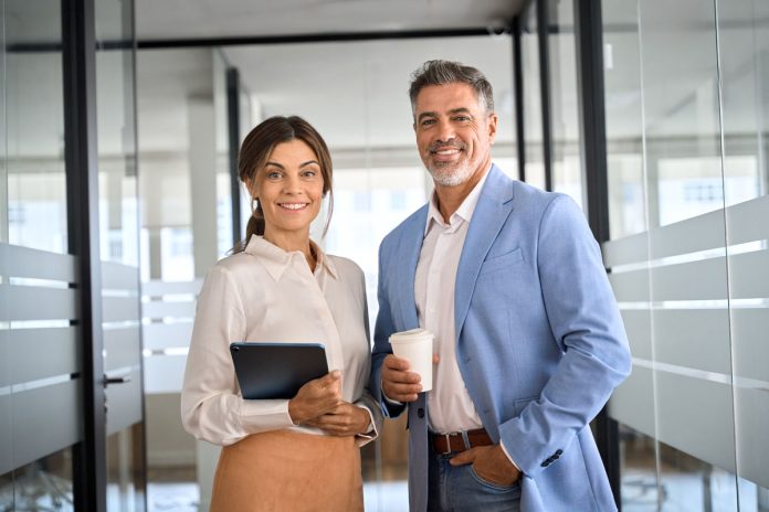 Diferenta lider manager grafic comparativ business 2026