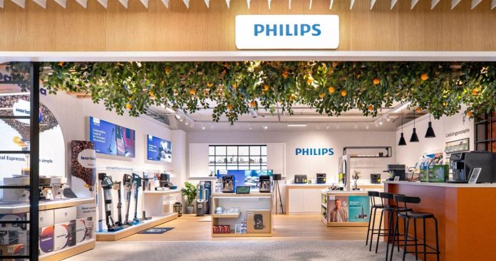 Reprezentant asistență clienți Philips oferind suport telefonic pentru electrocasnice și garanție