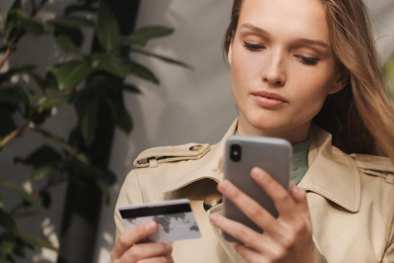 Ghid complet pentru utilizarea în siguranță a serviciilor financiare online