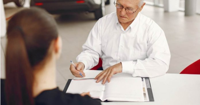 Examen Redobandire Permis 2026 Sofer completand testul de redobandire permis la politia rutiera