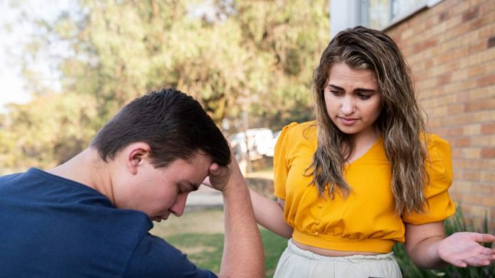 Cum procedezi dacă vecinul dă muzica la maxim zilnic? Cum procedezi dacă vecinul dă muzica la maxim zilnic?