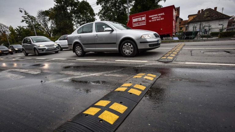 Montarea limitatoarelor de viteză pe stradă