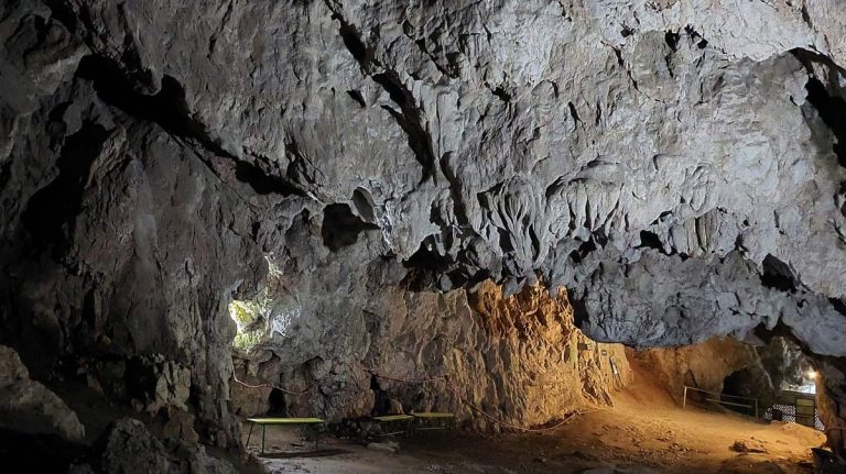 Pestera Muierilor Baia de Fier - Obiectiv Turistic Gorj