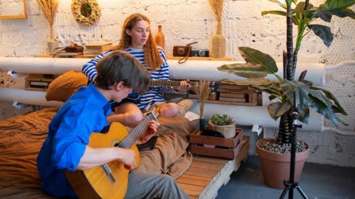 probleme-vecini-muzica Vecini Gălăgioși. Muzica prea tare în bloc. Ore de liniște