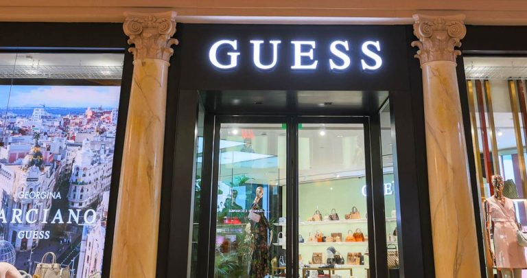 Suport și retur Guess România