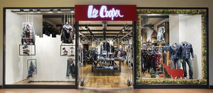 Logo și produse Lee Cooper jeans casual pe site-ul oficial leecooper.ro – imagine reprezentativă pentru îmbrăcăminte denim și suport clienți România