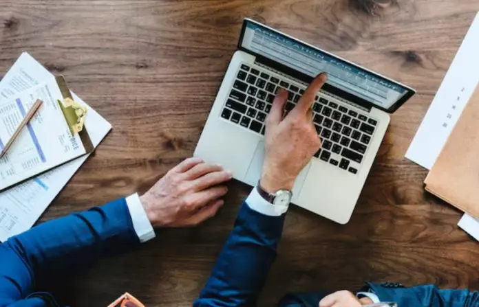 Top 10 Softuri CRM Top 10 Softuri CRM