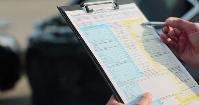 Formular constatare amiabilă accident și telefon cu aplicația Amiabila