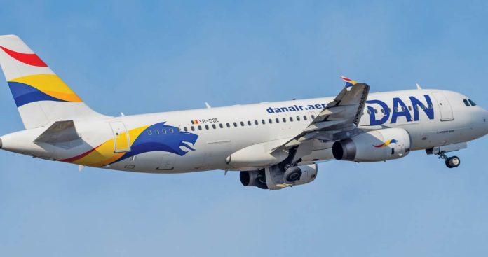 Avion Dan Air pe pista aeroport Bacau