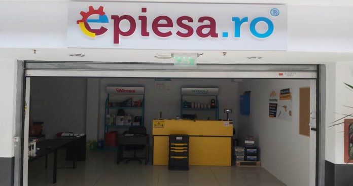 suport clienti la telefon oferind detalii despre comenzi piese auto