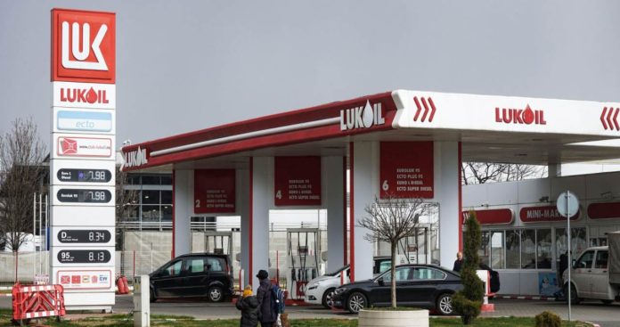 Statie LUKOIL Romania cu totem preturi si aplicatia mobila pe telefon