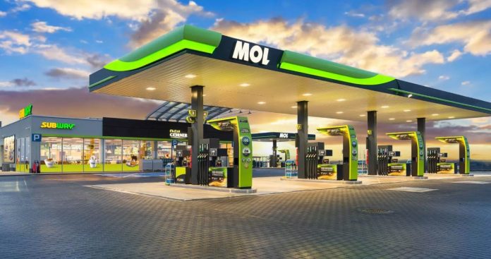 Statie MOL Fresh Corner cu zona gastro si pompa alimentare carburant