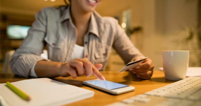 Ghid Cont Bancar Gratuit 2026 Legea Incluziunii Financiare Persoană vulnerabilă care retrage bani gratuit de la bancomat folosind contul de bază în 2026