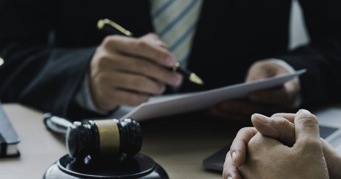 Află cum poți contesta decizia Casei de Pensii în 2026. Ghid complet despre termenul de 45 de zile, Comisia Centrală de Contestații și procesul la Tribunal. Contestare Decizie Pensie 2026: Procedură, Termene și Instanță