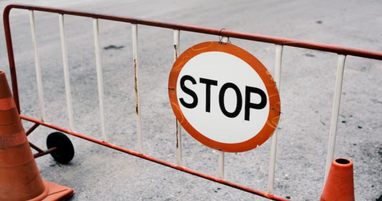 Drum de servitute blocat gard poarta vecin ordonanta presedintiala