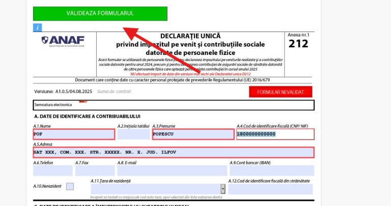 Un pacient completând Declarația Unică 212 pe laptop pentru a obține asigurare medicală de la stat în timp ce ține un card de sănătate în mână