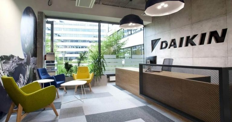 informatii de contact pe ecran pentru suport tehnic Daikin