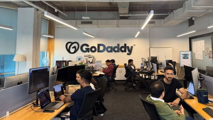 Utilizator setand anularea reinnoirii automate si generarea codului EPP in panoul GoDaddy