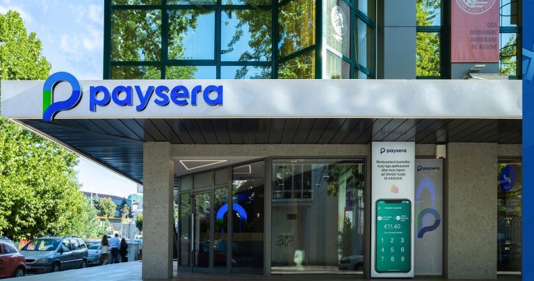 Aplicatia Paysera Super App afisand contul cu IBAN in euro si lei