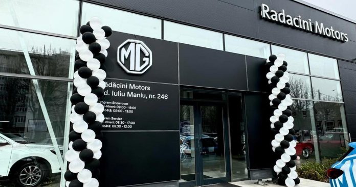 Lista locațiilor și numărul de telefon central afișate pe o broșură informativă Rădăcini Grup