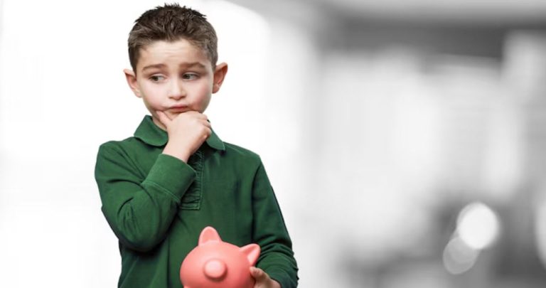 mesaj de eroare bancară și un extras de cont cu alocația