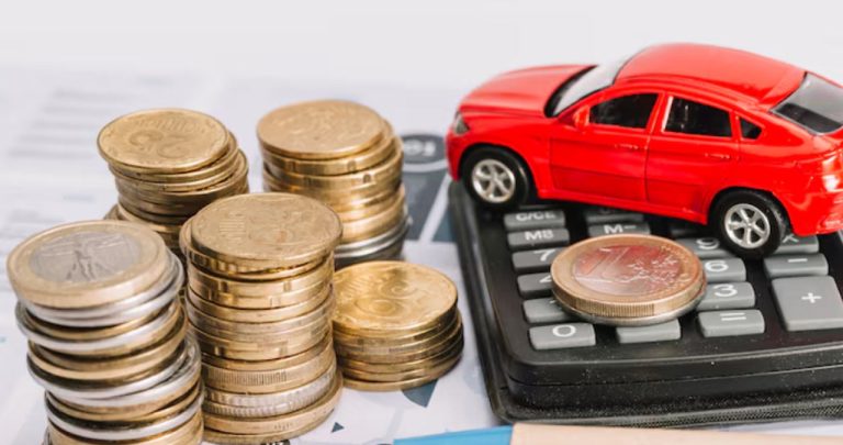 O decizie judecătorească definitivă privind taxa auto așezată lângă o ștampilă a executorului judecătoresc și sigla ANAF