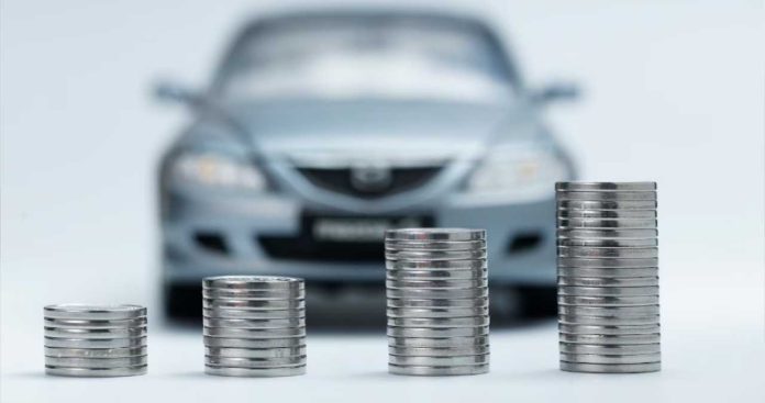 Interfața platformei Ghiseul.ro pe un laptop afișând plata cu reducere a impozitului auto anual pentru un autoturism