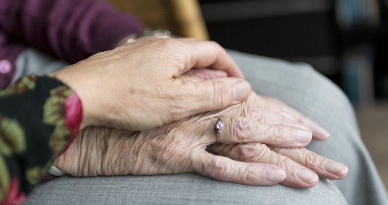 Internare Cămin Bătrâni Stat 2026: Ghid și Eligibilitate