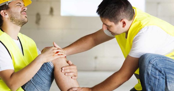 Munca Ilegala Concediu Medical Sanctiuni CNAS Un angajat bolnav lucrand in concediul medical