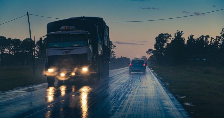Cost Transport Dedeman 2026: Calcul și Tarife Flotă Proprie