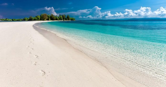 Cum rezervi vacanțe ieftine prin Altex Travel în 2026