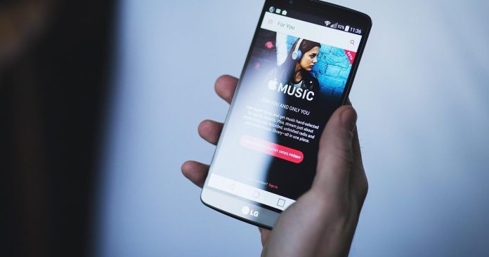 Cum muți playlisturile pe Spotify din YouTube sau Apple Music