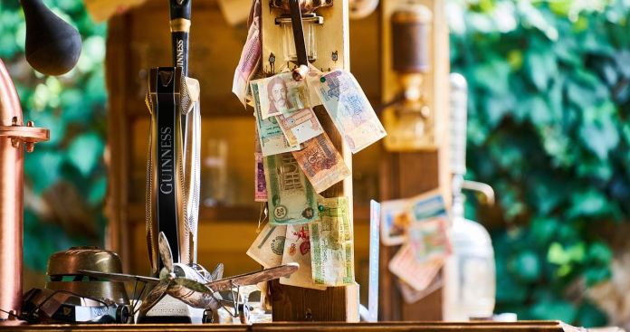 Plata la hotel vs. Booking 2026: Care metodă este mai sigură? Plata la hotel vs. Booking 2026: Care metodă este mai sigură?