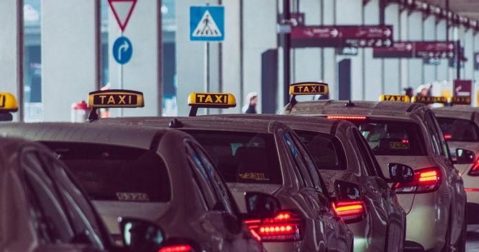 Cum programezi o cursă Bolt la aeroport în Iunie 2026