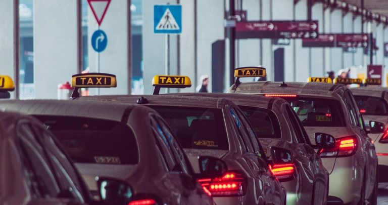 Cum programezi o cursă Bolt la aeroport în Iunie 2026